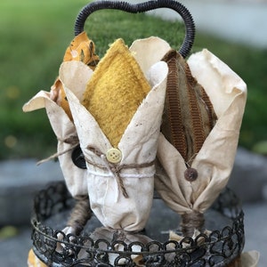 Fabric Stuffed Corn on the Cob Farmhouse Decor, Corn Bowl Fillers, primitive fall decor, Rustic Thanksgiving Table Decor, grungy corn cobs