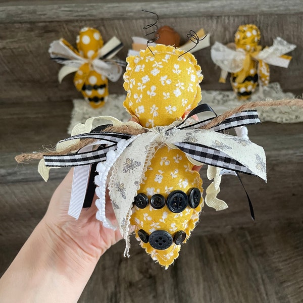 Bumble Bee Tray Decor, Bee Decorations, Farmhouse Bee Decor, Bee Centerpiece, Summer Centerpiece, Honey Bee Decor, Bee Gifts for Women