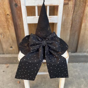 Witch hat, shabby chic with hat, vintage inspired witch hat, primitive witch hat, Halloween Table Centerpiece, Primitive Witch Hat witch bow