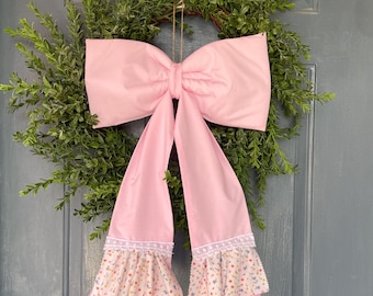 Faixa com laço rosa, decoração de parede para quarto infantil, laço de parede para berçário, decoração de parede com laço grande, quarto de bebê menina, faixa de guirlanda com laço rosa franzido, decoração com laço franzido