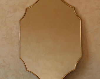 Espejo de pared de latón orgánico hecho a mano: elegancia de diseño italiano