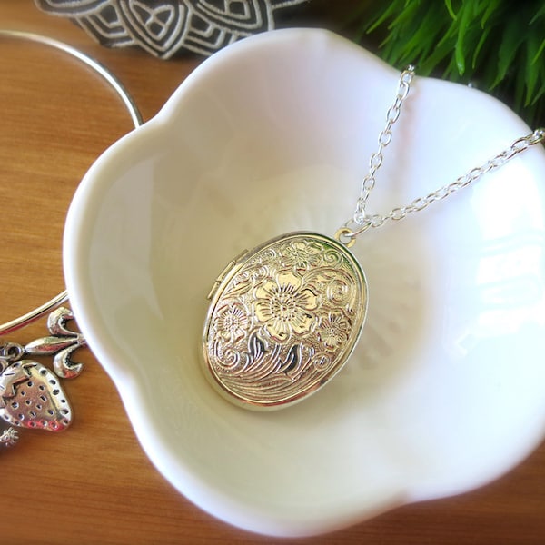 Shabby Chic Flower Oval Locket-Silver Floral Locket-Engraved Flower Pendant-Silver Oval Locket-Victorian Floral Jewelry-Spring Anniversary