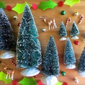 Große beflockte Flaschenbürste Weihnachtsbaum-21,5 cm Verschneite Kiefer-Oh Weihnachtsbaum-Retro Putz Dorf-Feiertags-Tischplatte-Wald Evergreens