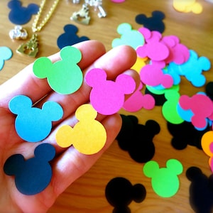 Confettis Mickey Mouse - Lot de 55 perforatrices couleur personnalisées - Découpes colorées Mickey Mouse - Perforatrices Disney - Fête d'anniversaire Mickey