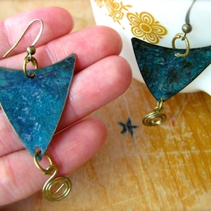 Vintage Green Triangle Dangle Earrings-Greenish Blue w/ Gold Accents-Pop of Color 1990s Retro-Geometric Metal Jewelry-Tropical Earrings-Boho