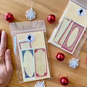 Set di buste color crema e etichette regalo rosse - Lotto di 10 buste natalizie in carta kraft - Etichette regalo rosse e blu - Carta da regalo natalizia - Carta da regalo per le feste