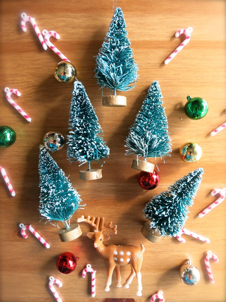 Set Di 4 Mini Alberi Di Natale Artificiali Con Base In Legno E Luci - Altezze 10-25 Cm, Decorazioni Da Tavolo