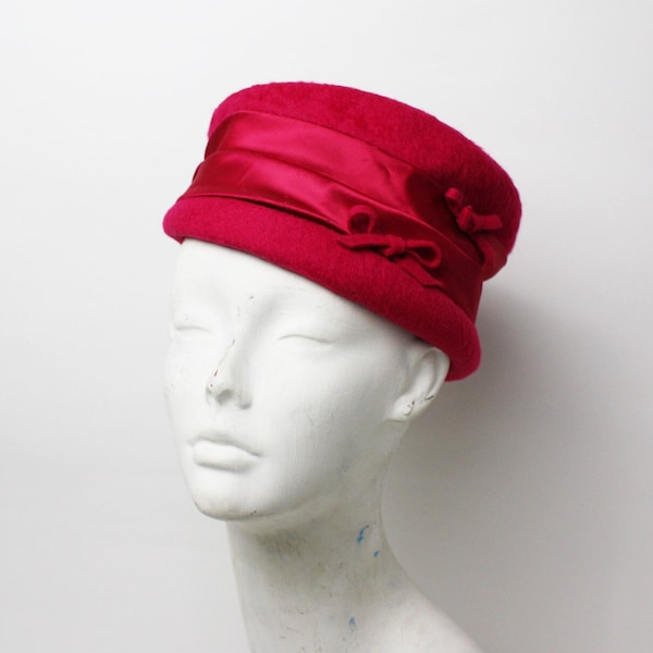 1950s Pink Wool Hat with Satin Ribbon and Bows