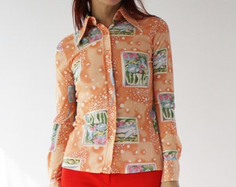 70s Peach Printed Shirt avec col pointu et aquarelle Print Cute Kitsch Retro