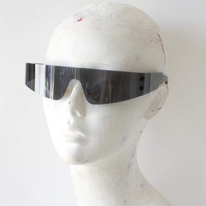 Vintage Black Minimalist Shield Sunglasses Wrap-Around Visor Style Y2K