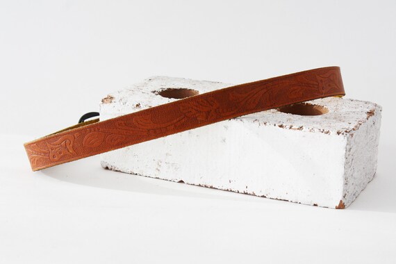 70s Tooled Leather Belt, Art Nouveau Leaf Design, Fits 26.5  display picture 3