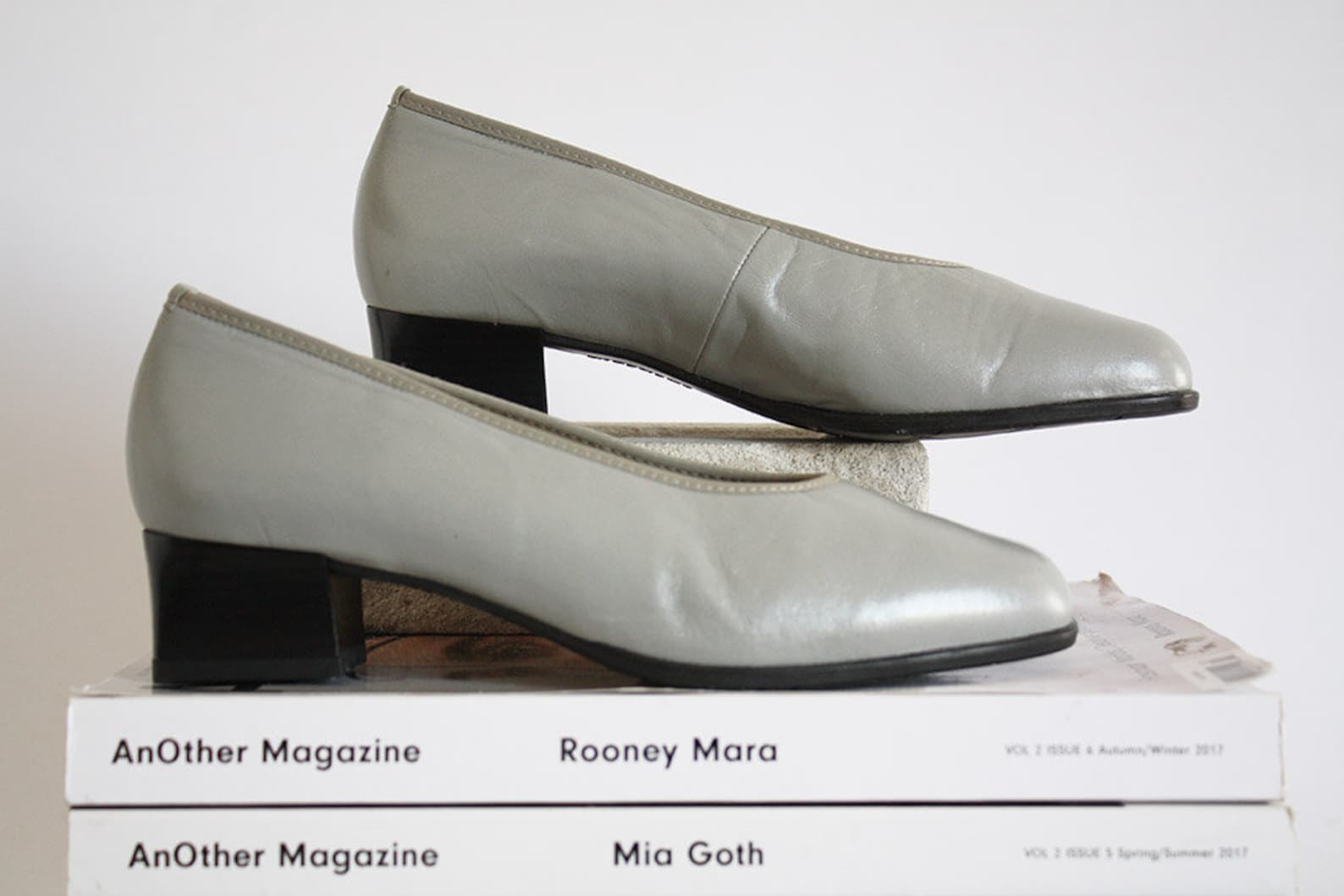 80s gray leather round toe block heel shoes slip-on ballet style cèline vibes trendy wendy vintage vtg