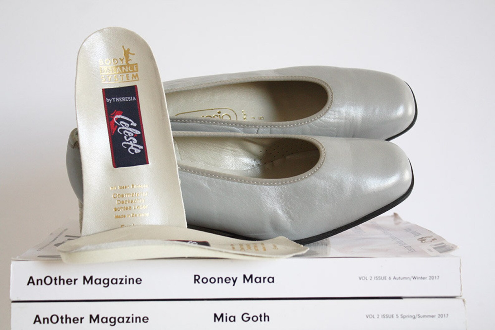 80s gray leather round toe block heel shoes slip-on ballet style cèline vibes trendy wendy vintage vtg