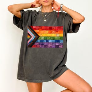 Comfort Colors® Patchwork Pride Shirt, LGBTQ Fortschritt Flagge T-Shirt, Regenbogen Gleichheit T-Shirt Geschenk
