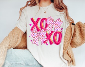 Comfort Colors® Xoxo Coquette Bow Valentine Brushstroke Shirt, Preppy Valentine Tee, Trendy Valentine's Day T-Shirt, XOXO Shirt