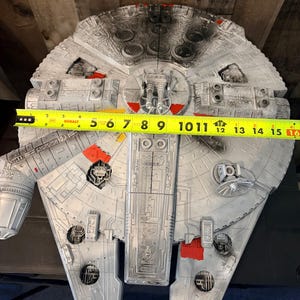 Nave de exhibición del Proyecto Falcon con soporte / Carguero espacial inspirado en los fans
