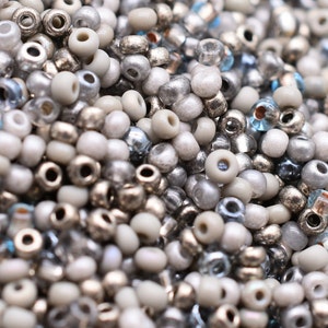 Miscela di perline metalliche grigie, 40 gr, perline grigie beige 2 mm, miscela di perline grigio caldo - perline di semi ceche rotonde Preciosa 10/0, materiali artistici grigi