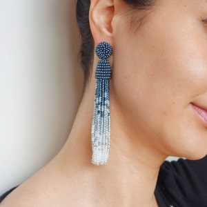 Metallic Ombre Quastenohrringe, lange Ombre Ohrringe im Oscar de la Renta Stil, wählen Sie LÄNGE und BEFESTIGUNG : Ohrstecker oder Clip Ons, silberner Hämatit