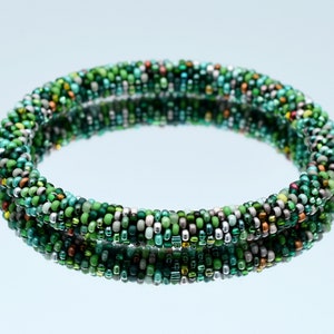 Green Bracelet , Green silver bangles of seed beads mix, ALL SIZES, Handmade bead crochet bracelet, Nepal style bangle, small beads