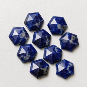 Vacker sodalit fasetterad rosenslipad hexagonformad platt baksida kalibrerad grossistädelsten (5-30 mm) Alla storlekar tillgängliga