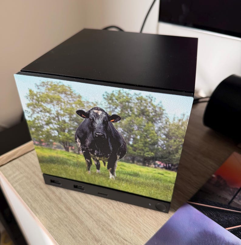 De Koe Faceplate voor Valve Steam Machine (2026) | 3D-geprint Koefoto Paneel | Magnetisch Paneel Nr. 4 | Niet-officieel Accessoire afbeelding 1