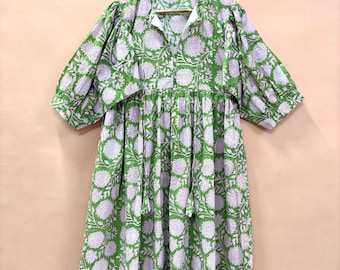 Vestido midi de algodón verde con estampado floral: 100 % bohemio y chic.