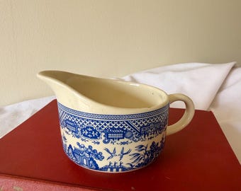 Vintage Blue Willow pattern ceramic gravy boat