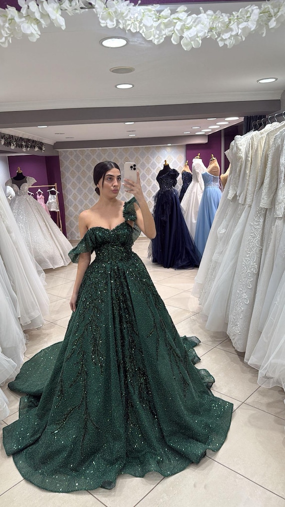 sparkle emerald green dress Emerald Green Long Sequin Prom Dress With Sweetheart Neckline
