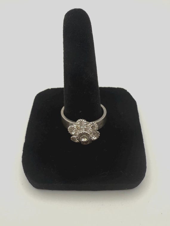 Silver Daisy Rinestone Ring Size 8 - image 1