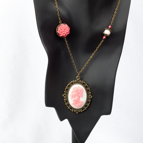 Rose sur blanc Lolita collier avec pendentif camée squelette (Style victorien)