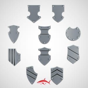 Peut inclure: Collection de neuf boucliers gris de formes et de motifs variés. Chaque bouclier est orné de rivets et présente un aspect métallique lisse. Les boucliers varient de ronds à pointus, certains ayant des découpes décoratives ou des motifs rayés.