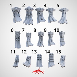Può includere: Una collezione di quindici spallacci e tabarri in miniatura di colore grigio, numerati da uno a quindici. Questi componenti in resina presentano dettagli scolpiti complessi, tra cui teschi, catene, stemmi e texture di tessuto fluido.