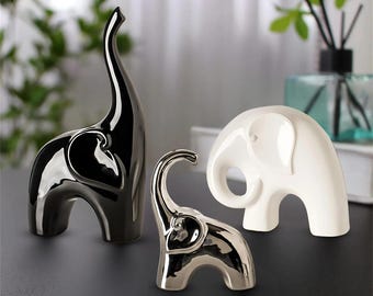 Statuette decorative in resina a forma di elefante, set di 4 statuette portafortuna a forma di elefante, arredamento moderno per la casa in bianco e nero, regalo per la decorazione della tavola dell'ufficio.