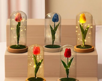 Tulipano in vetro conservato a forma di fiore di San Valentino, lampada da comodino per la casa romantica, accento botanico estetico, regalo di San Valentino unico per lei.