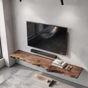 Live Edge TV-bänk, massivt trähylla, flytande TV-konsol, rustik väggförvaring, handgjort träunderhållningscenter