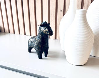 Petite figurine de cheval en bronze – Art minimaliste et décoration artisanale – 13 x 5 x 14 cm