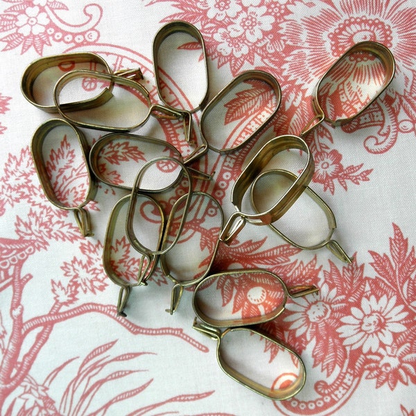 Vintage Cafe Curtain Pinch Clip Rings Hangers 60s Retro Kitsch Madmen Kitchen Decor Set of 14 Brass Finish Hardware