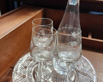 Princess House Exclusive 10 inch Decanter Set with 3 Glasses and Hazel Atlas Starlight Underplate - PERFECT CONDITION!