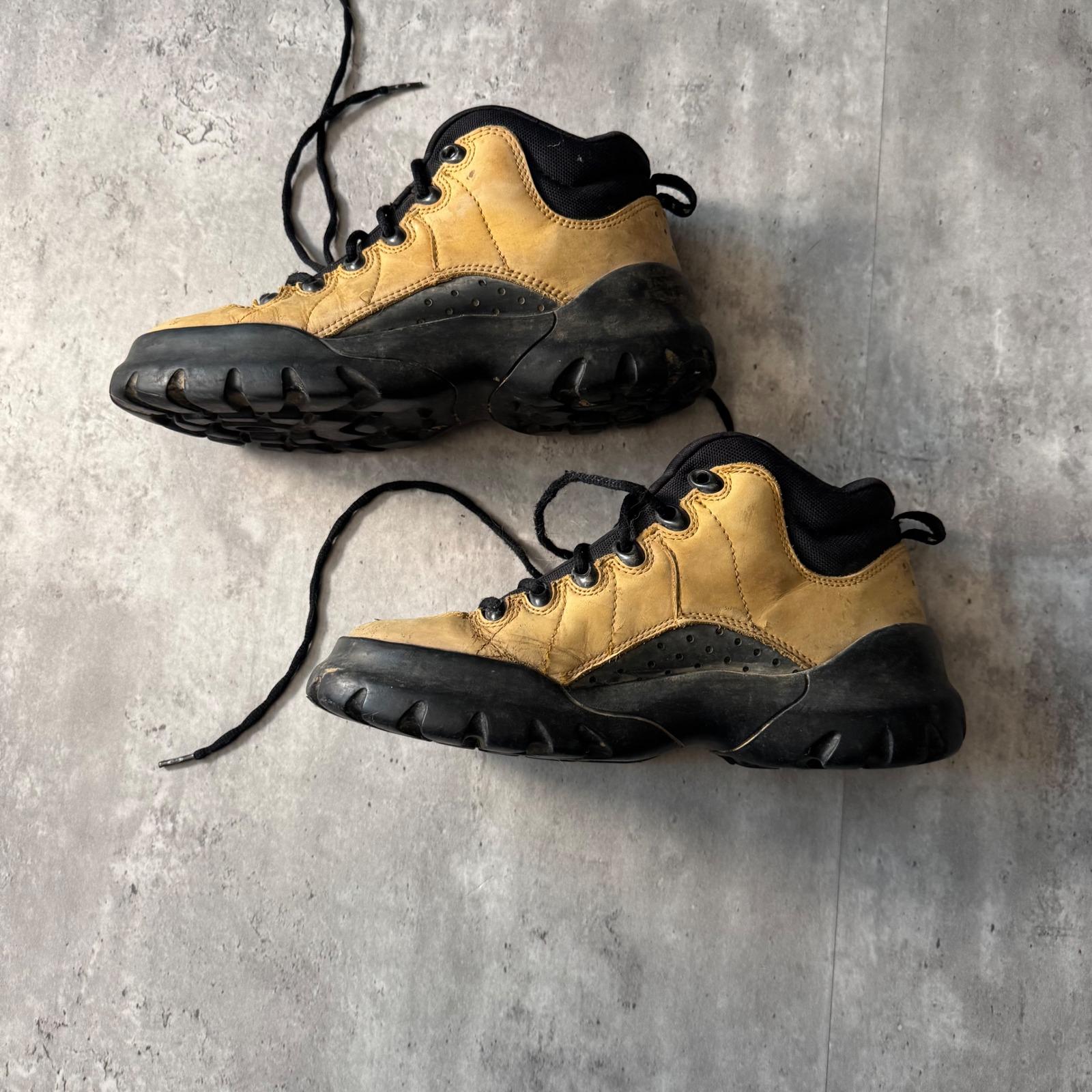 Oakley Nail Boots Skull Mens Size 9 Yellow Black Lace up Outdoor