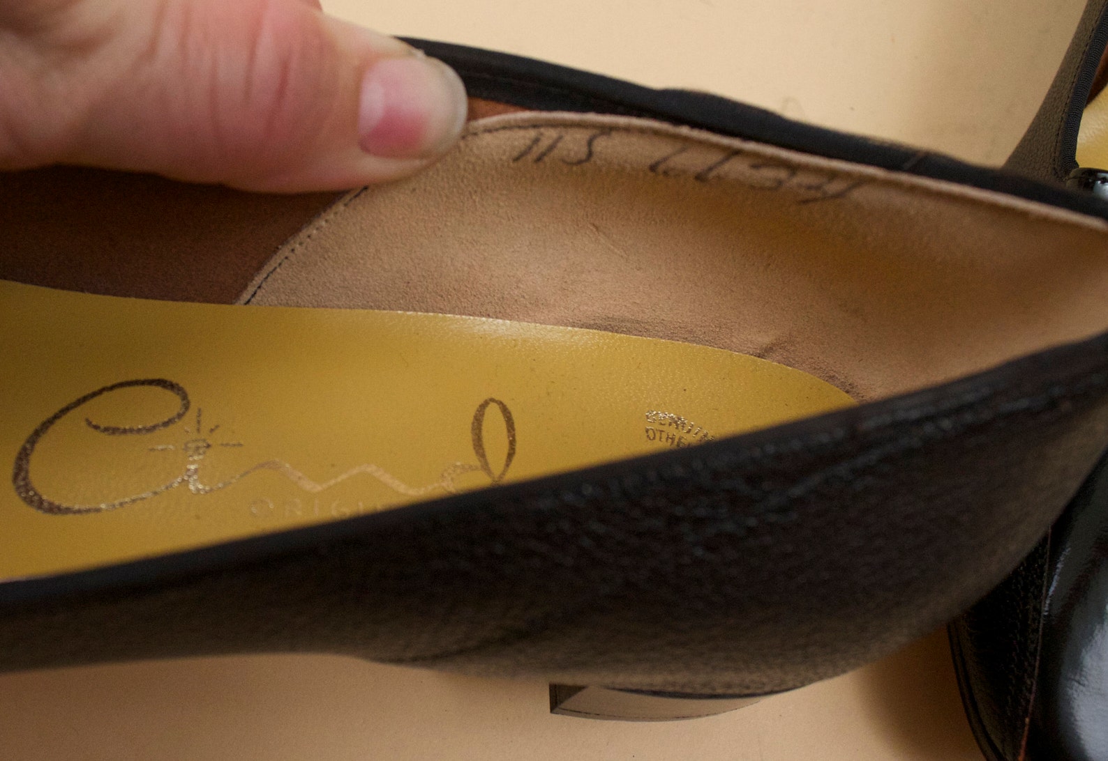 60s vtg deadstock leather & jet black vinyl pointed slip on low heel ballet slipper flats / mod gogo patent bow nwob 11.5 11 eu