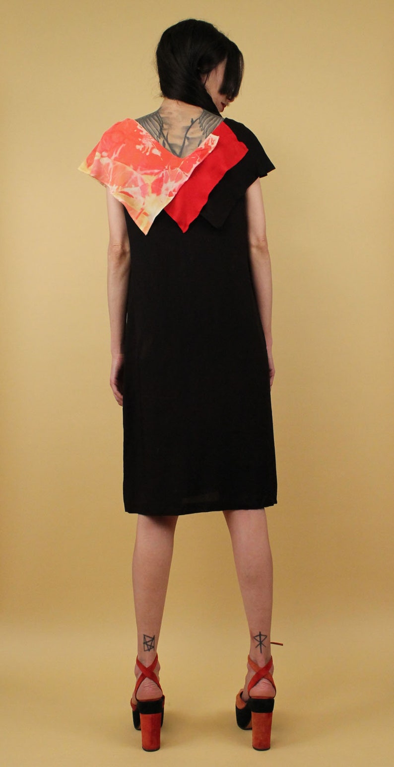 70s 80s Vtg Avant Garde Triangle Collar Black & Red Sheath Dress Batik Tie Dye Wearable Art Women's tag 5/6 Xs image 5