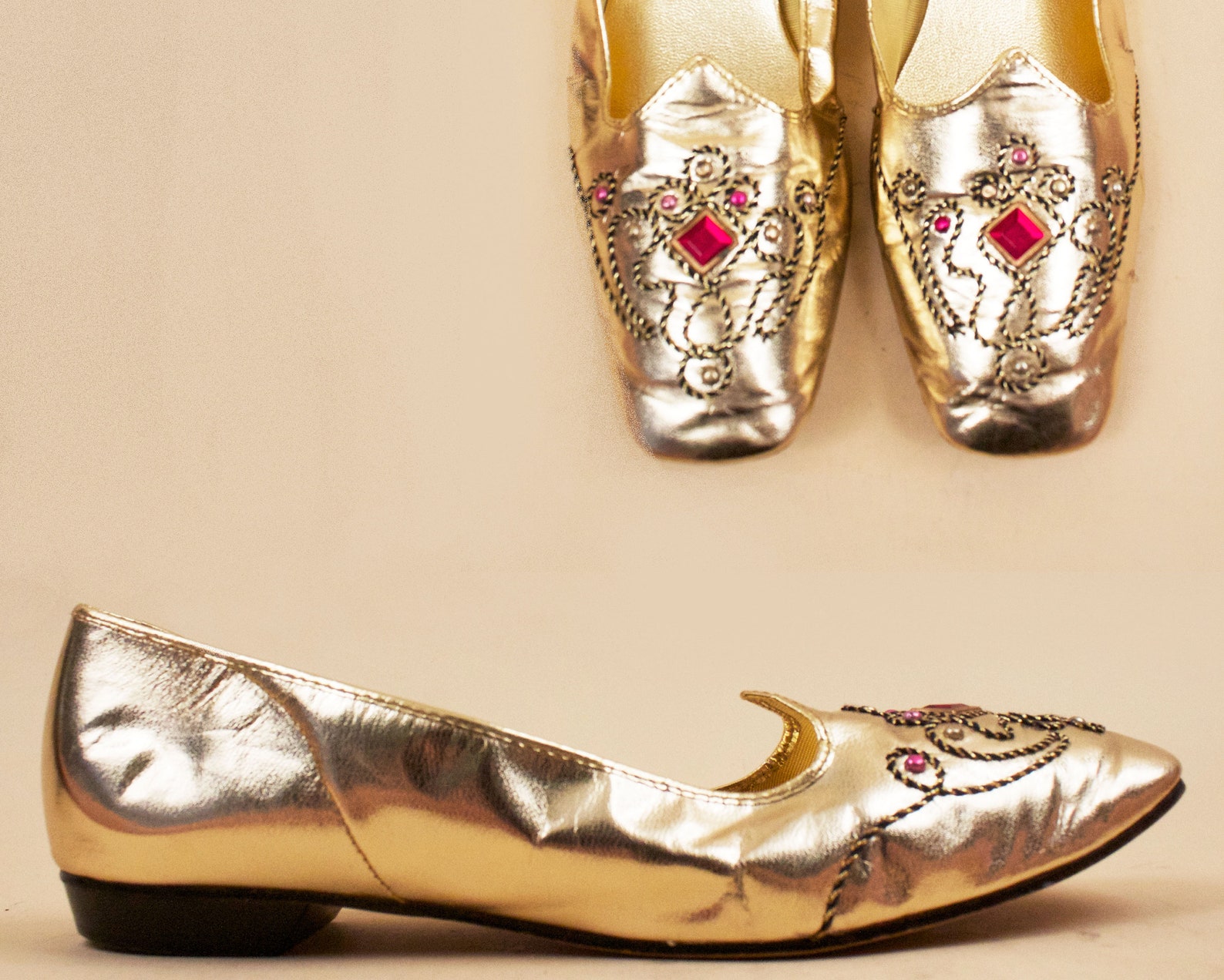 60s vtg gold metallic ruby gem studded slip on ballet flats / mod gogo east indian inspired hippie moccasin slipper 8 7.5 eu 38.
