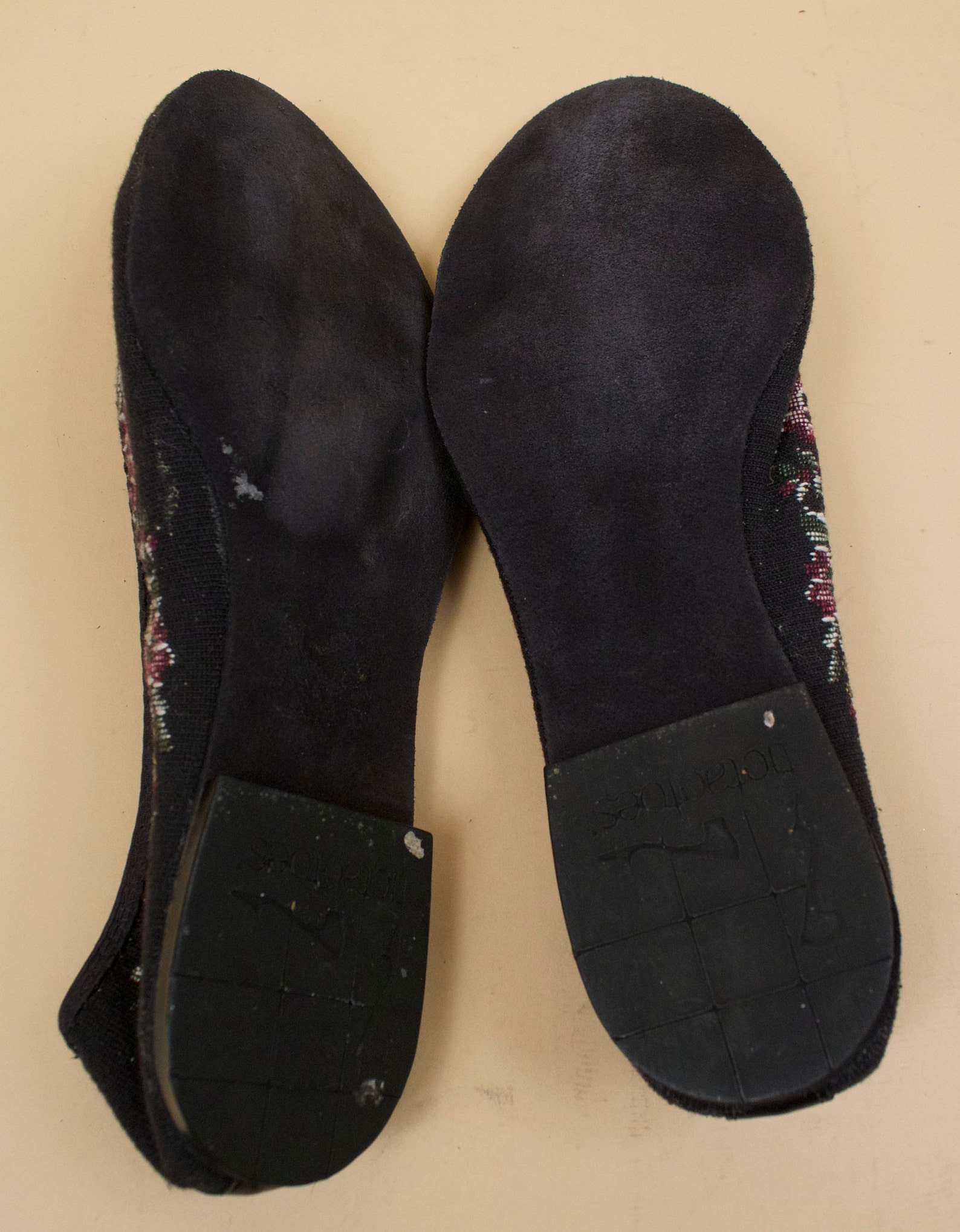 80s vtg black floral needlepoint tapestry ballet flats / cap toe dance casual shoes slipper 7.5 ee [ wide] eu 38