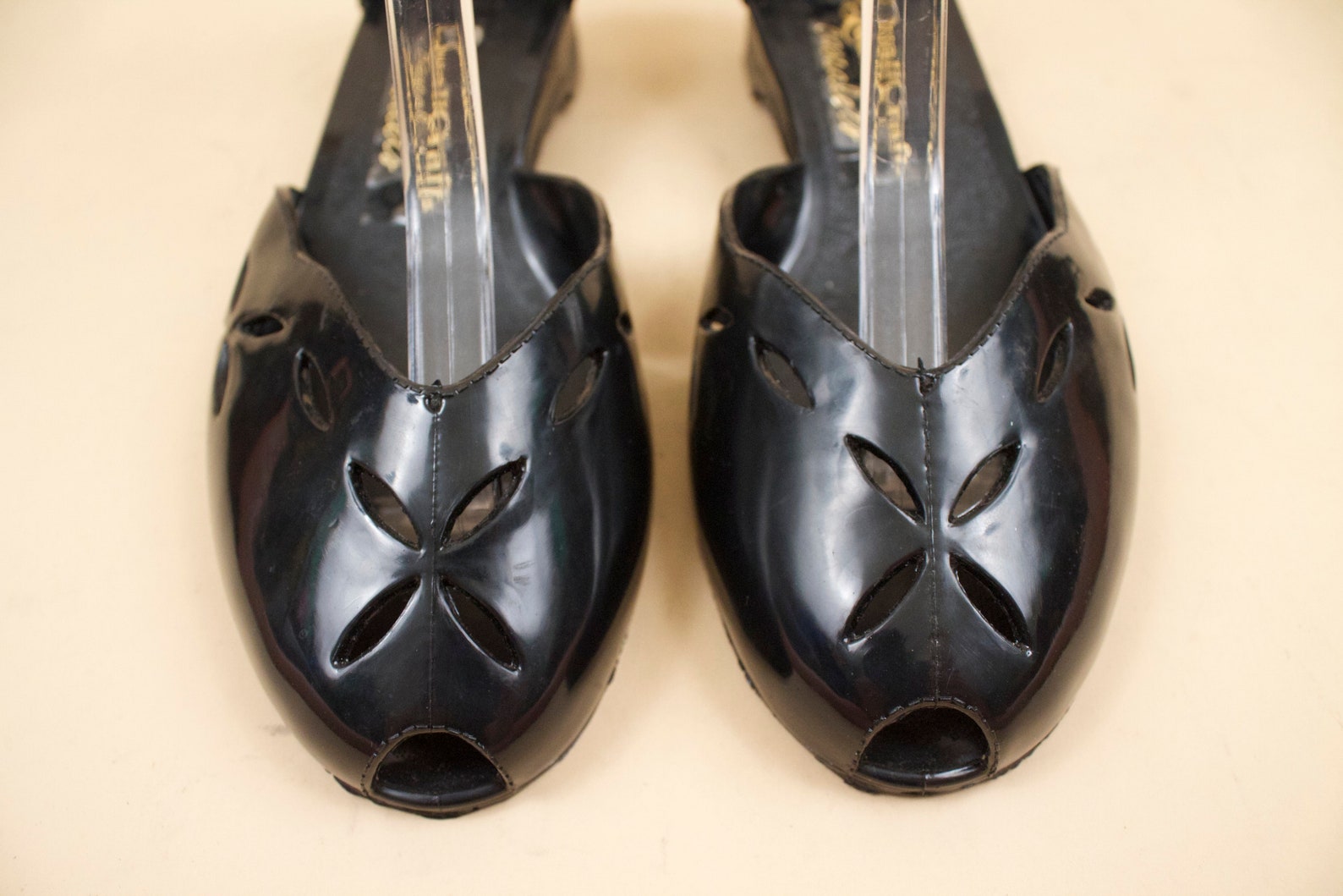 80s does 50s vtg rare deadstock qualicraft jet black jelly lace up ballet slipper sandal / cut out wedge comfy flat shoe 7 6.5 e