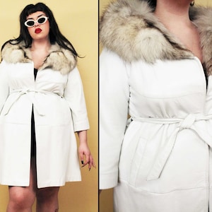 60s 70s Vtg White Naugahyde Faux Leather & Giant Fox Genuine Fur Collar Wrap Trench Coat Belted Women&#39;s Medium B40&quot; W40&quot; H42&quot; L38&quot;