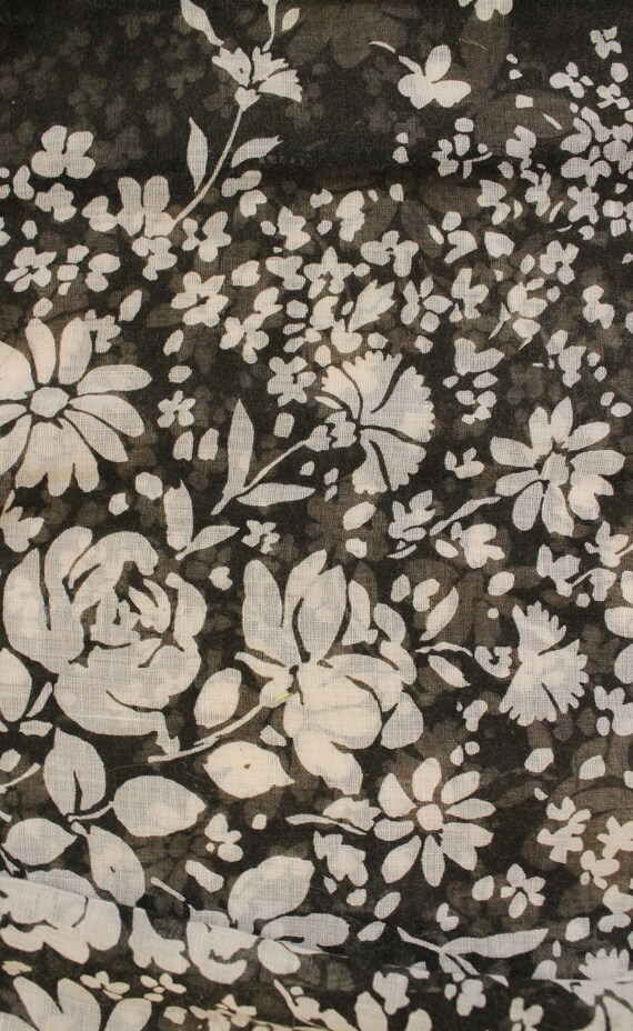 70s Vtg Black & White Floral Cotton Gauzy Sheer K… - image 8