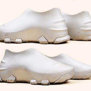 Vintage Givenchy Monumental Mallow Sneaker Sko Träsko Futuristisk Silver Gummi Toffel Herr US 8 EU 41 Dam 10 *I Befintligt Skick*