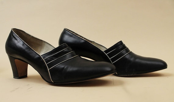 40s 50s Vtg Black Leather High Heels Gold Piping … - image 3
