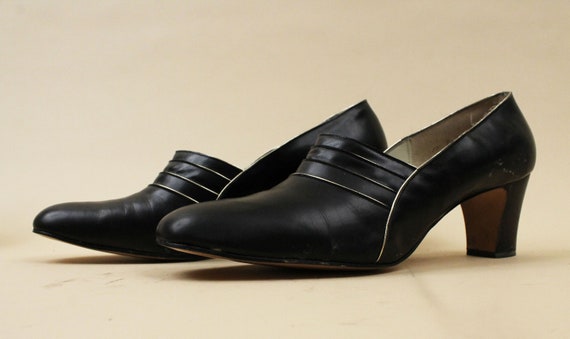 40s 50s Vtg Black Leather High Heels Gold Piping … - image 5