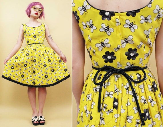 50s 60s Vtg Buble Bee Daisy Novelty Print Mini Dr… - image 1